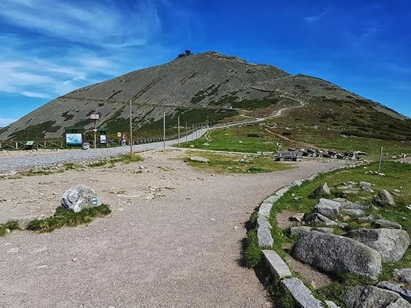 Jakim szlakiem na Śnieżkę? Najlepsze trasy i porady dla rodzin